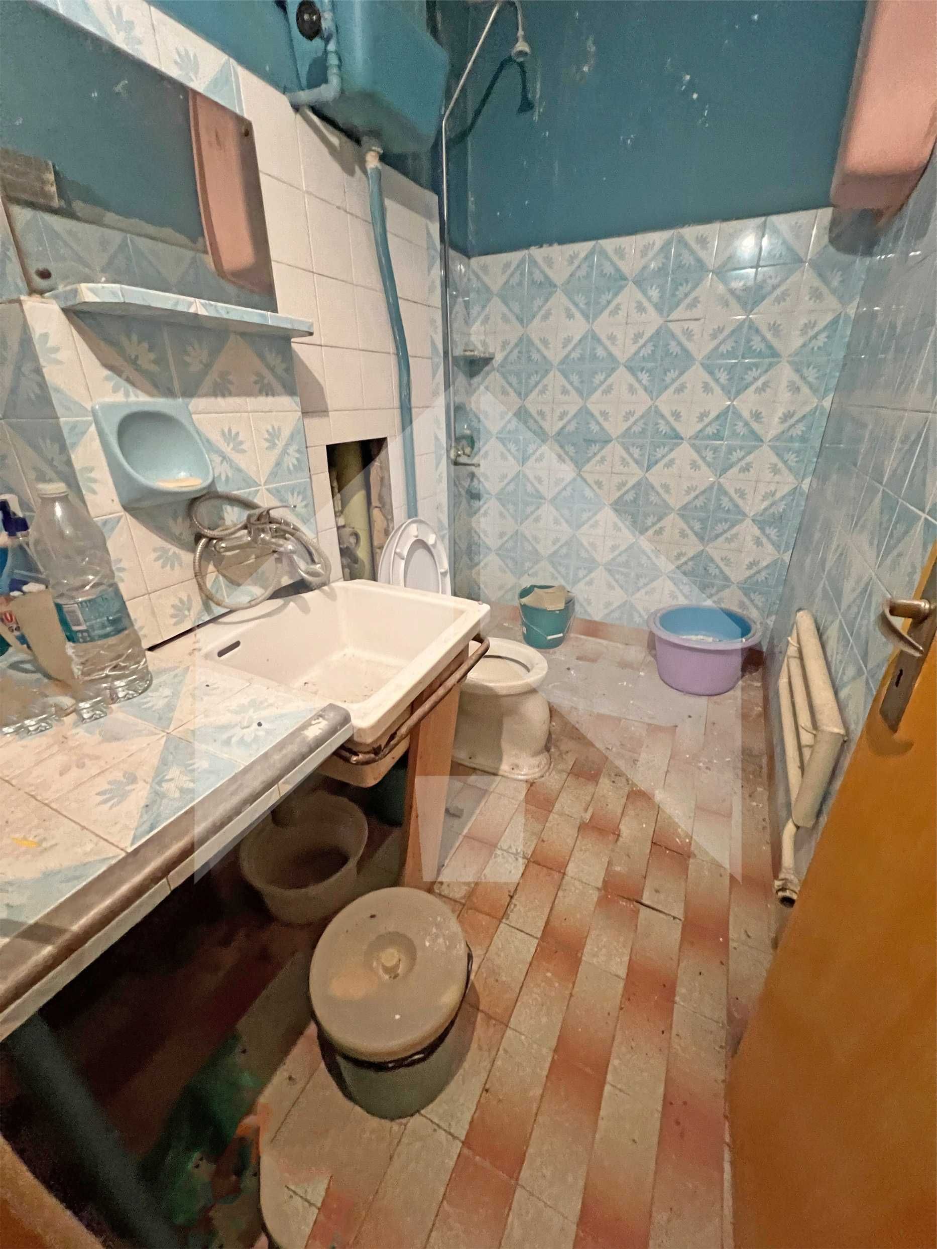 Продава ДВУСТАЕН разширен апартамент в САНИРАН блок в гр. Нови пазар.