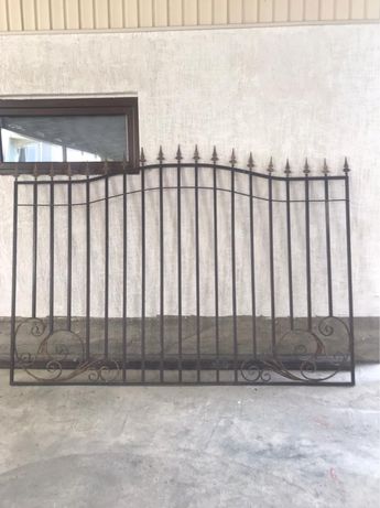 Забор железный, качественный, длина-2.40м