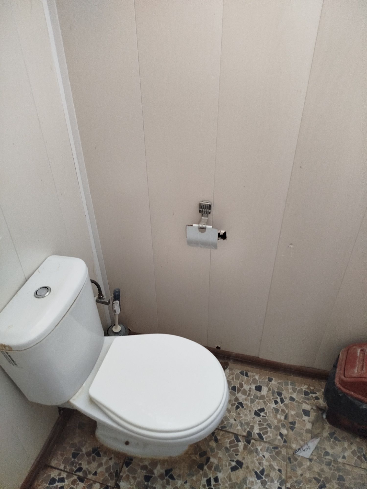 Konteyner domik buxoroda xolati yaxshi 12 metr 2 xona