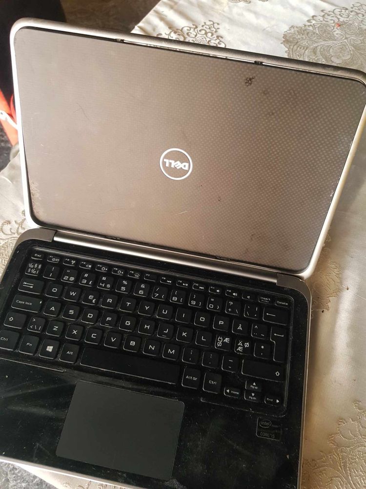 Leptop Dell XPS core i5