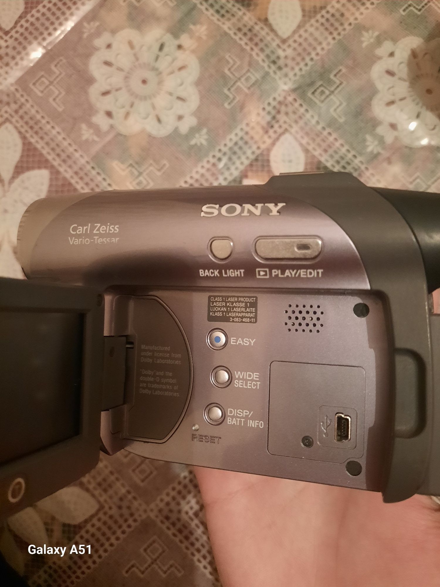 Sony DVD camcorder DCR-DVD305E