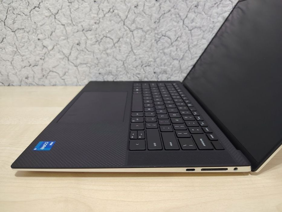 DELL XPS 9510 15,6" WUXGA IPS / CORE i5-11400H / 8GB DDR4 / 256GB NVMe