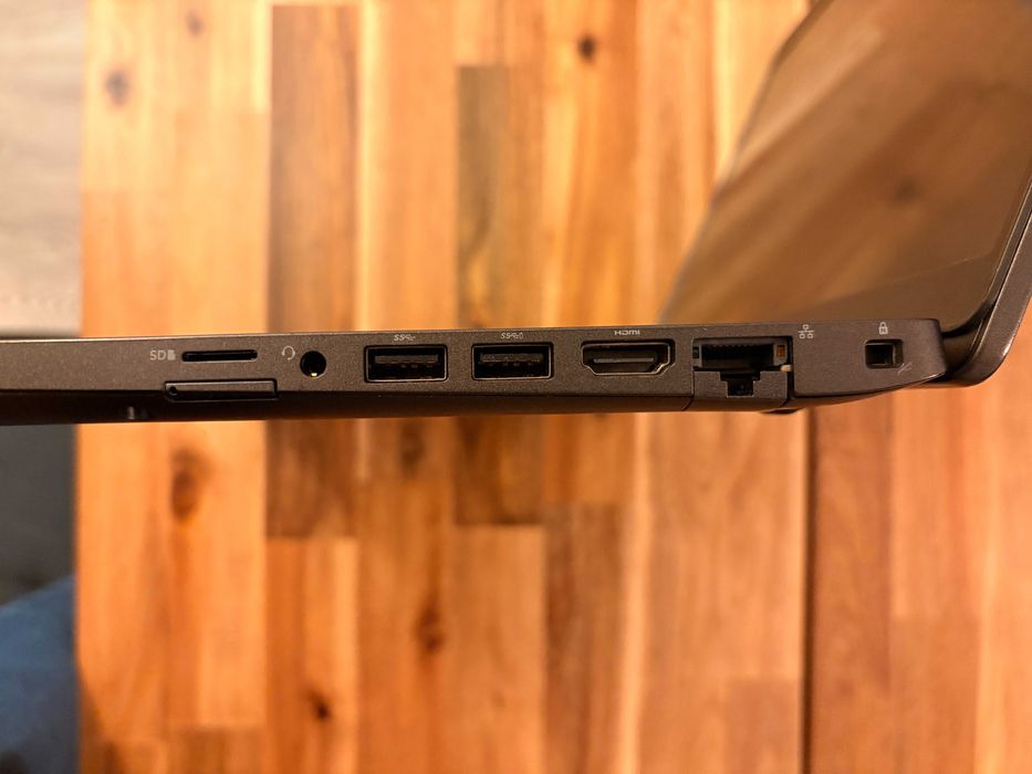 Dell Latitude 5400 cu ecran Touchscreen