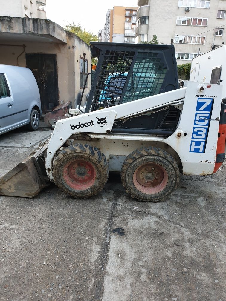 Închiriez bobcat . Incarcator frontal. Dezapezire