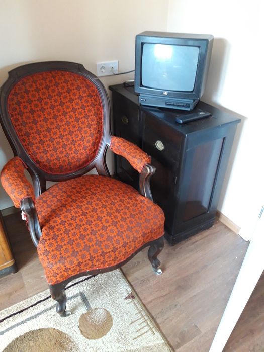 Dulap antic, Mobilă tip dormitor cu 2 paturi, 2 dulaputi, 2 noptiere