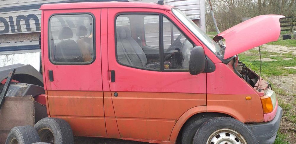 Camionetă pentru piese de schimb