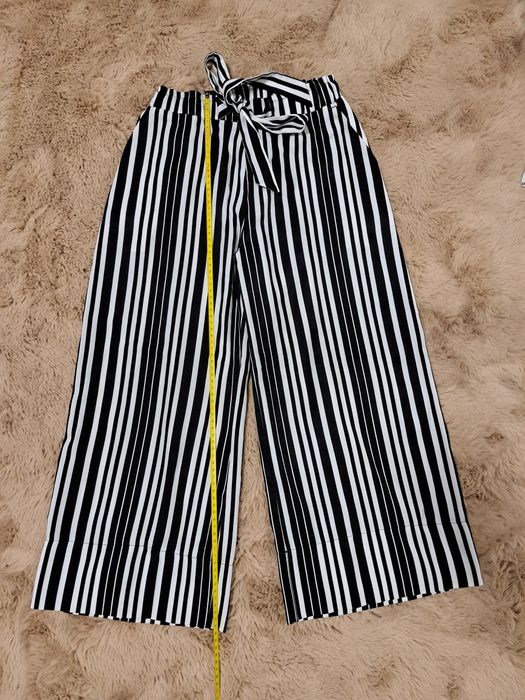 Pantaloni de vara Stradivarius xs
