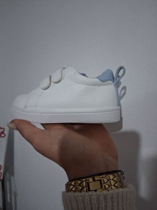 Adidasi băiețel noi