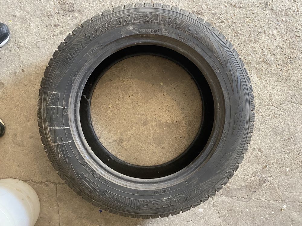 Продам зимнюю пару toyo tranpath 225/65/18