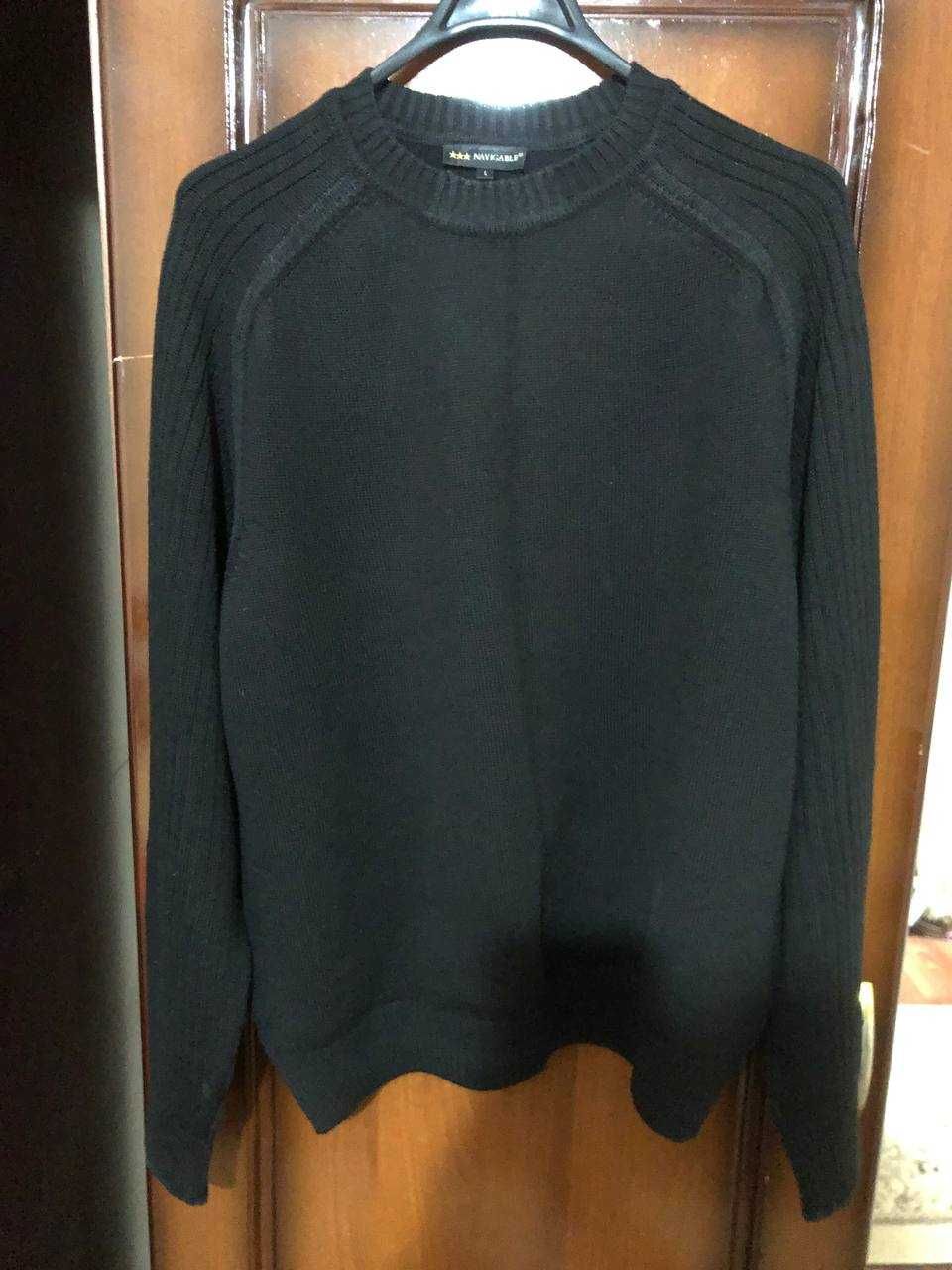 Продается шерстяной свитер в отличном состоянии. Производство Италия