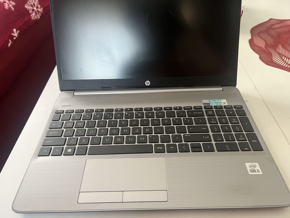 Laptop HP250G8 I5 ; 256 GB