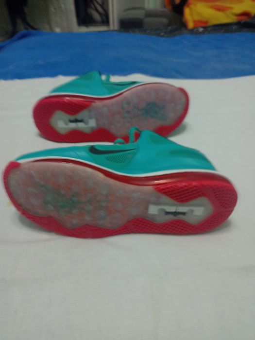 Vind Adidas Nike lebron 9 Liverpool, noi, preț 600 lei, Bacău,