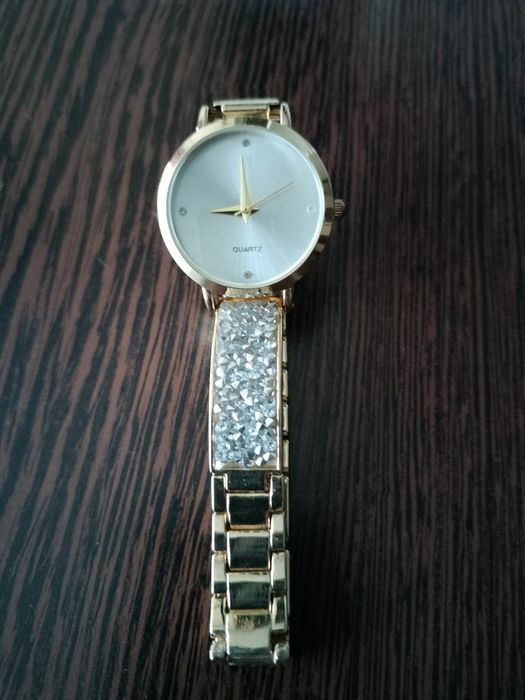 Ceas damă cu brățară metalică