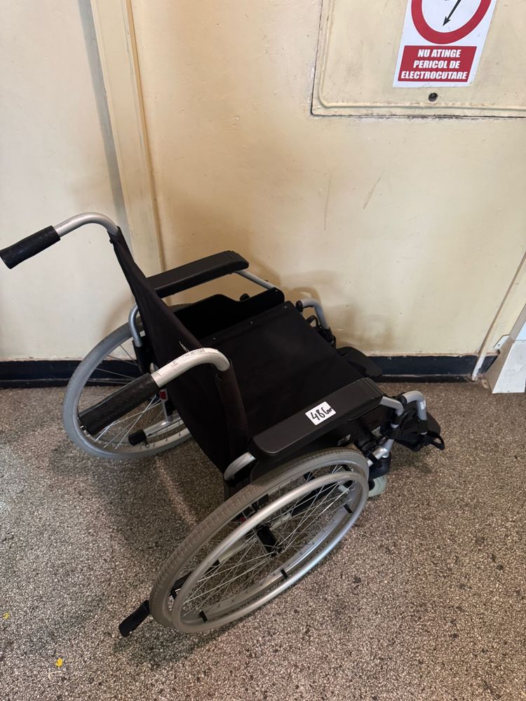 Carut scaun rulant batrani handicap dizabilitati (ca noua)