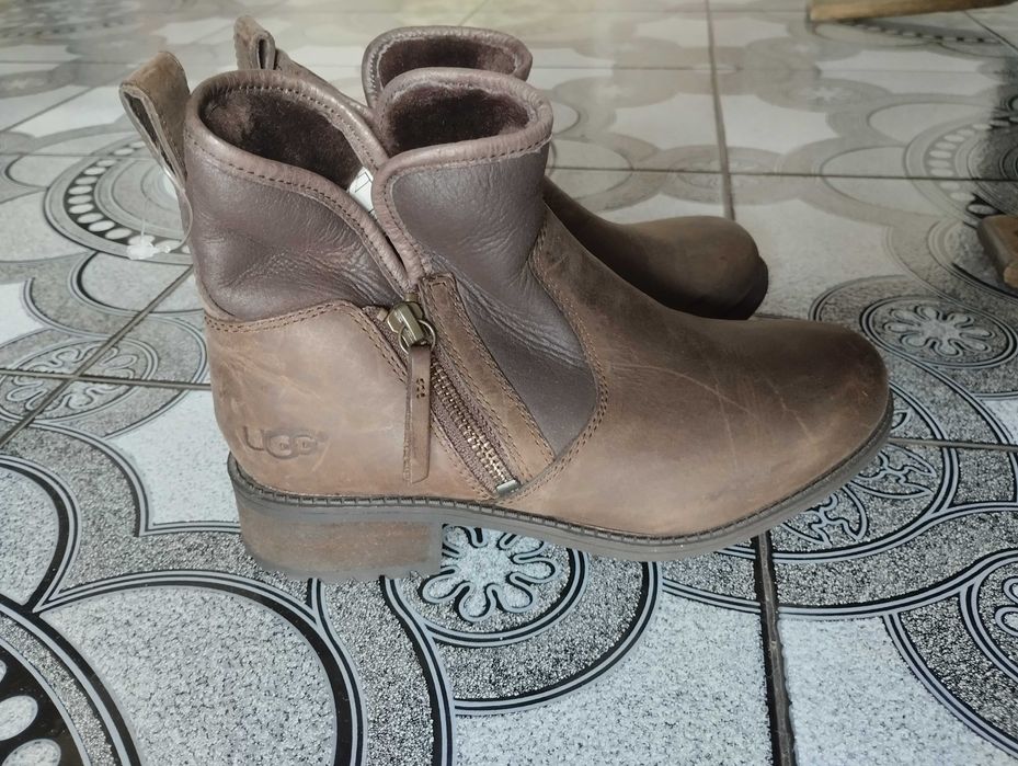 UGG ботуши естествена кожа и вълна. Номер 37