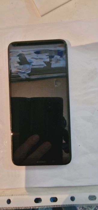 Смартфон HTC лилав гръб