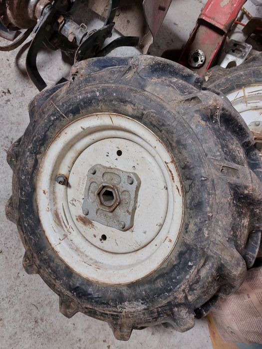 Vând freze și roti pentru motocultor