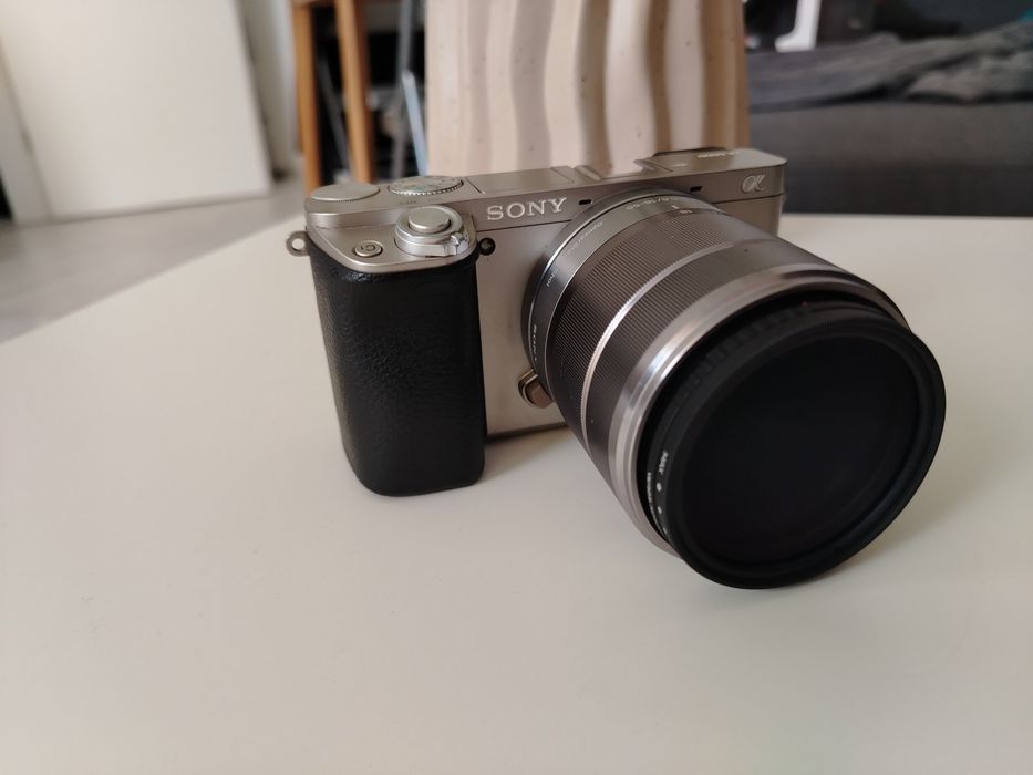 Sony a6000 mirrorless + Obiectiv sony OSS 18-55mm f3.5