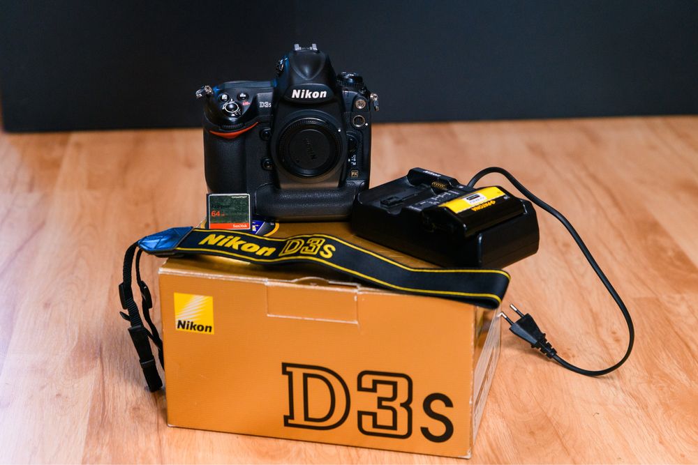 Nikon D3s ( 2 acumulatori, Card 64 gb )