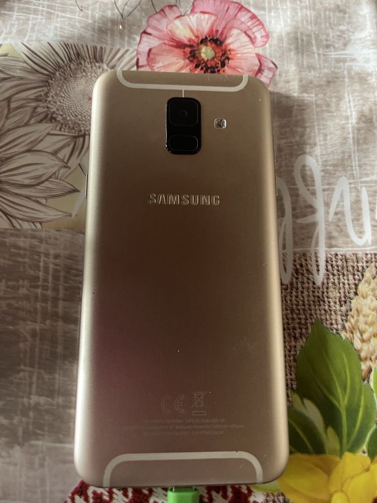 Samsung A6 32gb цвят златен