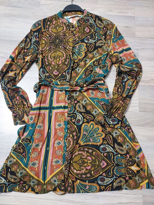 Rochie Zara, marime xs, cu nasturi si cordon in talie