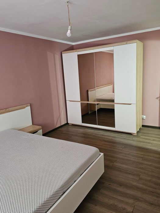 Închiriez apartament cu 3 camere