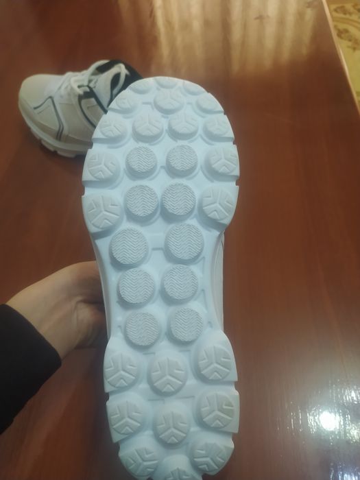 Кросовки новые спортивные размер 45