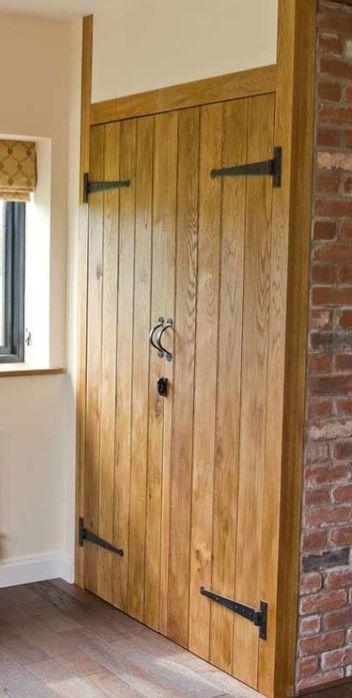 Facem uși din lemn masiv