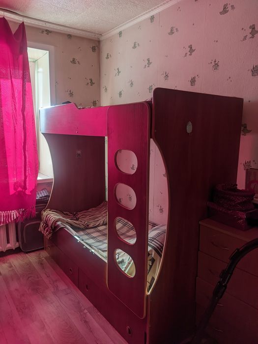 Кровать двухъярусная