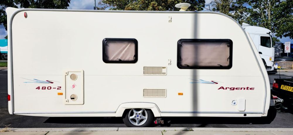 Rulota 1 axa , an 2007 , ultra dotata , stare noua !