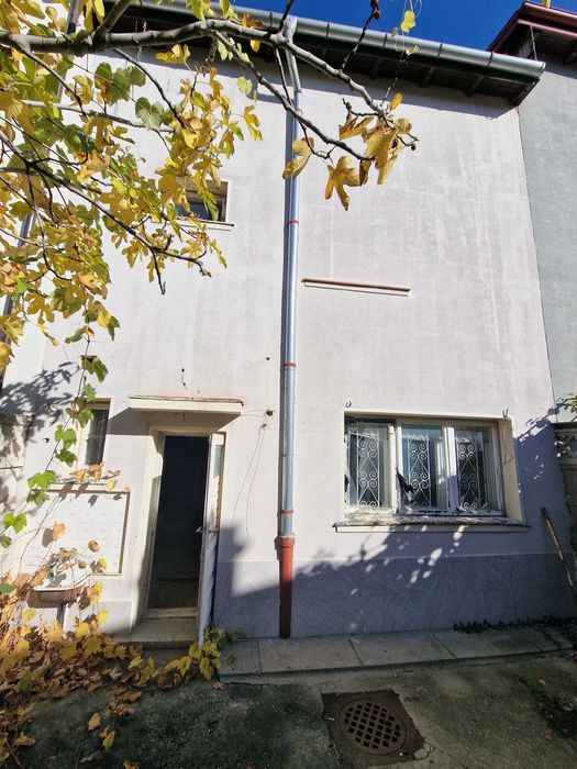 Vanzare vila D+P+E 125.7 mp gata de renovare- Vatra Luminoasa