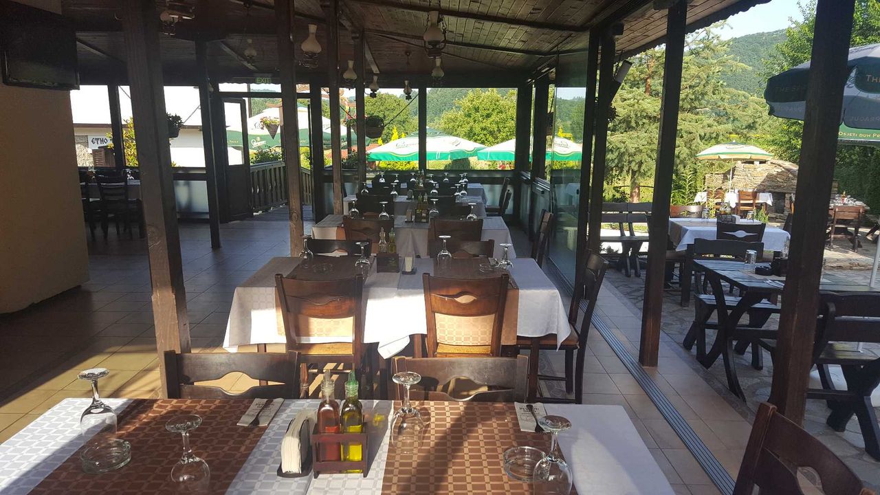 Продава се Хотел в Севлиево - 450 кв.м за 778 €/кв.м - Снимка #16