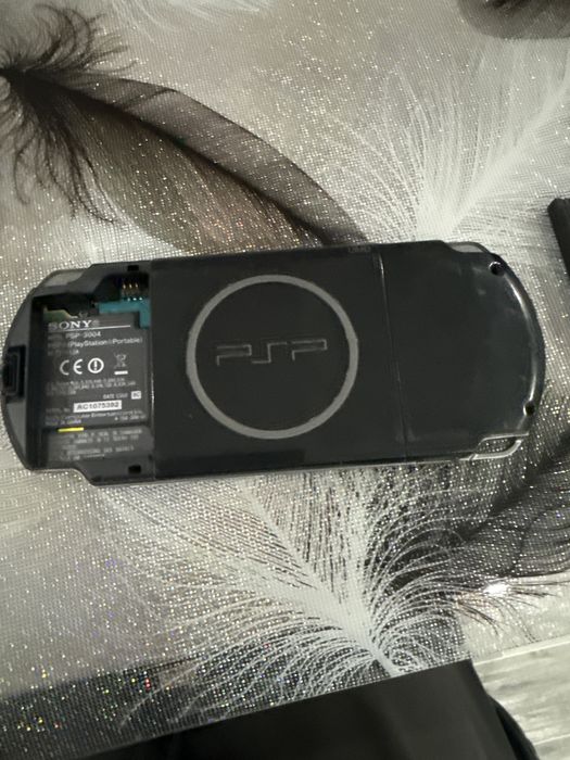 psp Използван Ама работи само батерията му е малко счупен