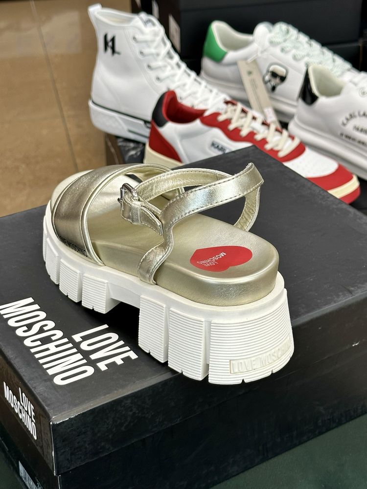 Оригинални дамски сандали  Love Moschino