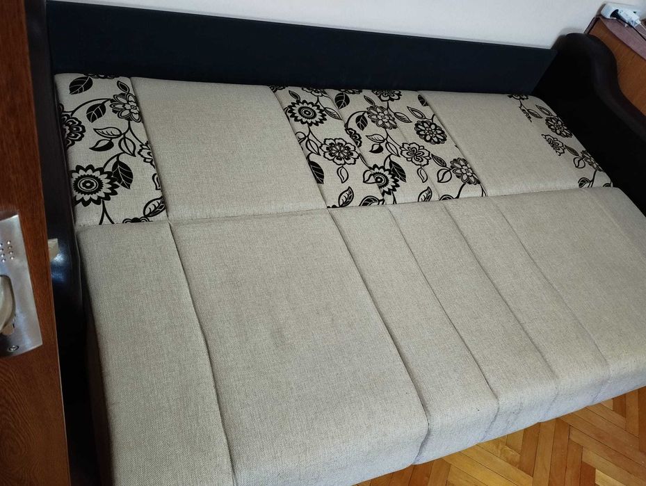 Set Canapea extensibila  3 locuri si 2 fotolii fixe