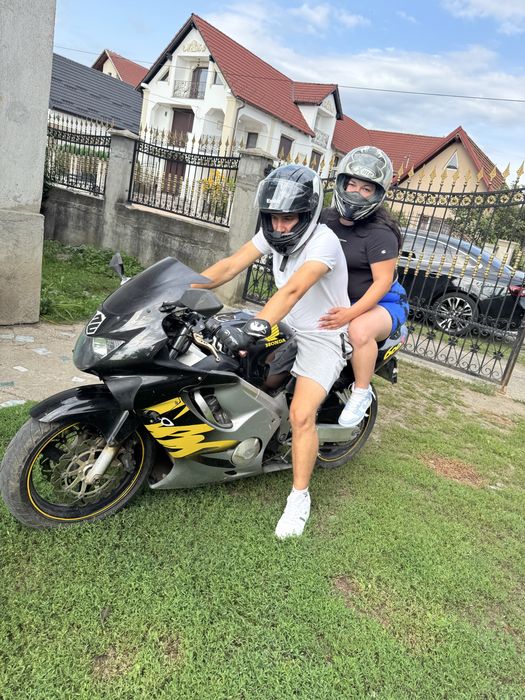 Vând motocicletă Honda CBR 600F4