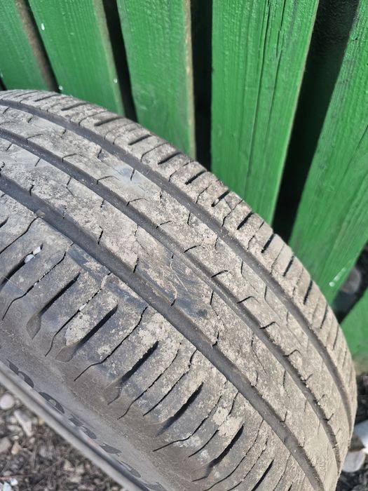 Vând jante plus cauciucuri  de vara Dacia 185/65/R15