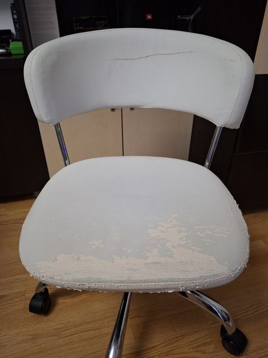 Scaun birou alb , cu cadru metalic