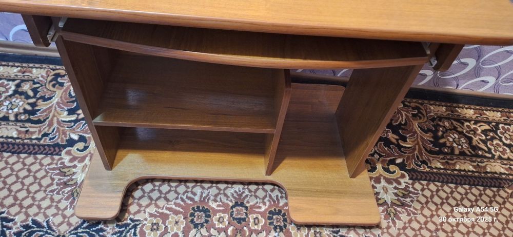 Продам компьютерный стол