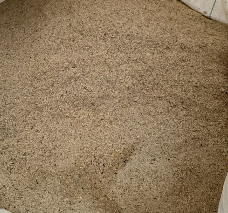 Vând furaj pentru animale