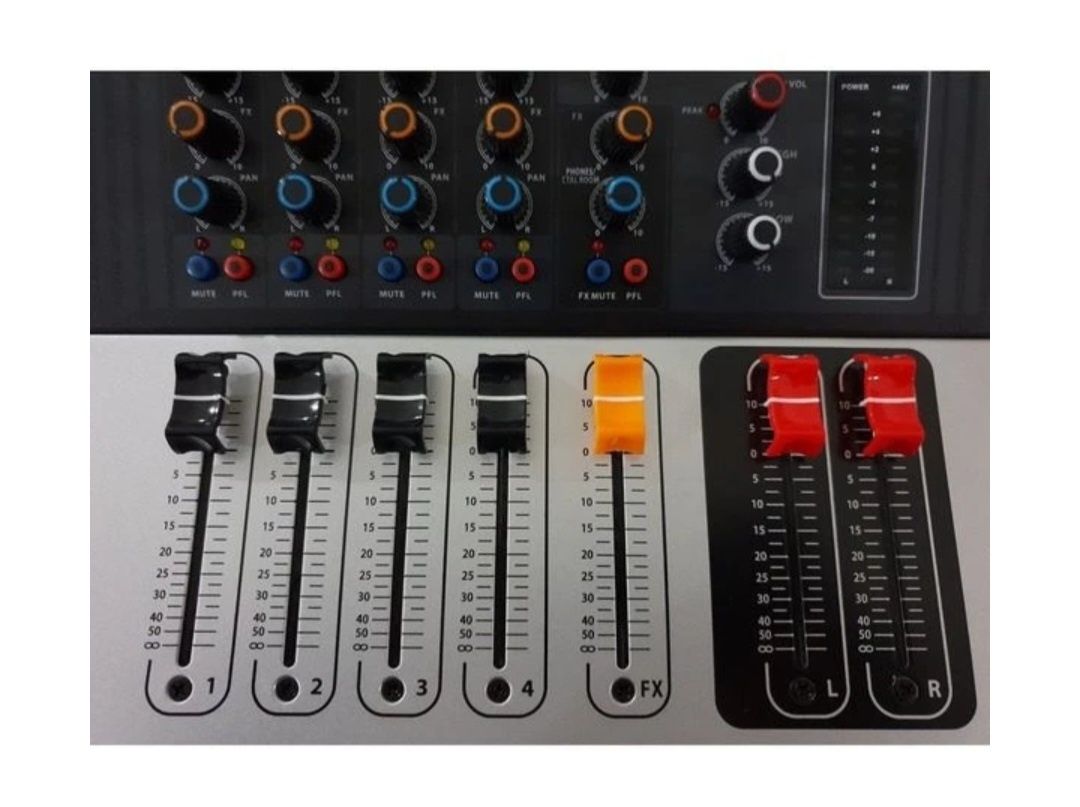 Mixer audio profesional WVNGR KA-40 cu amplificare 4 intrari microfon