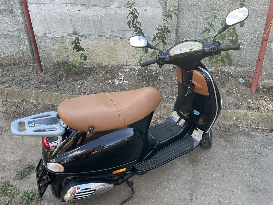 Vând scuter Vespa ET4 ca nou, stare tehnică și estetica foarte bună