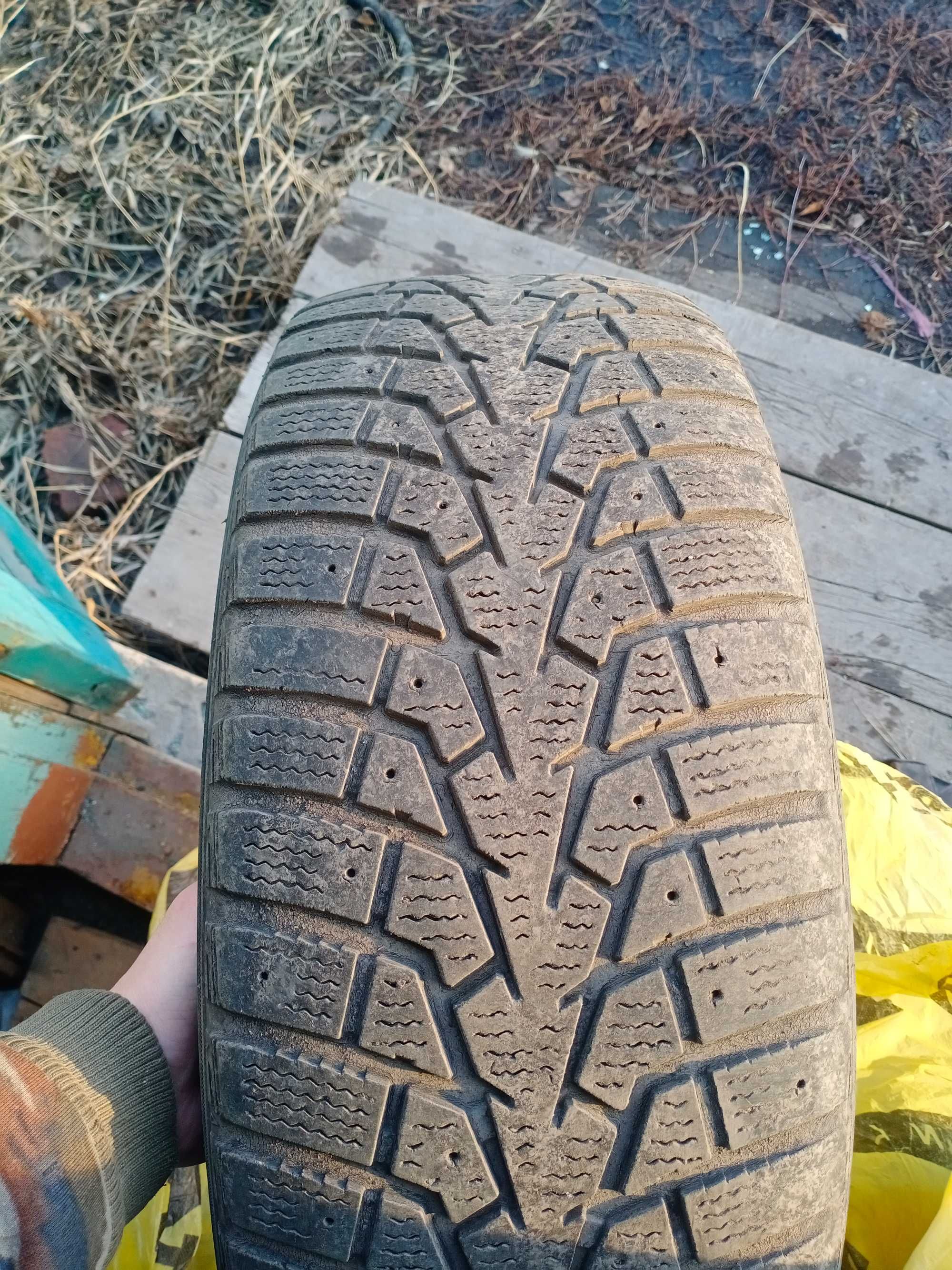 Продам шины 225/55R17