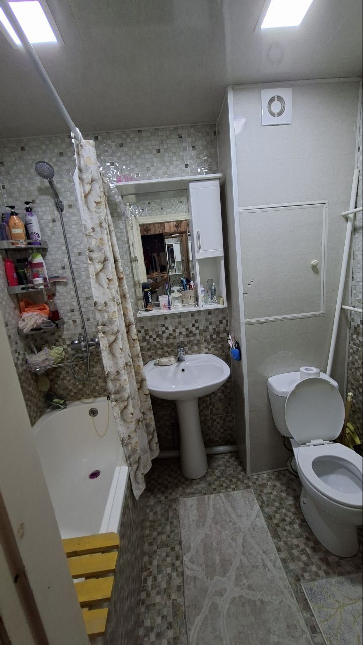 Продаётся 2/4/5 М Улугбекский р-н Ялангач м-в ор-р Экобазар