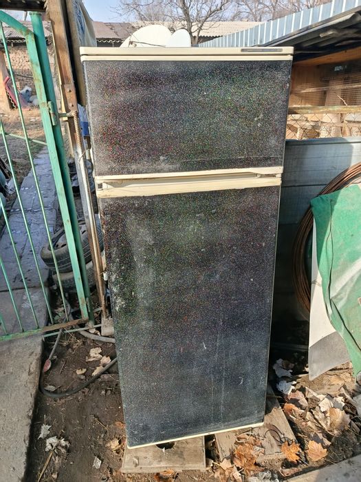 Холодильник Бирюса