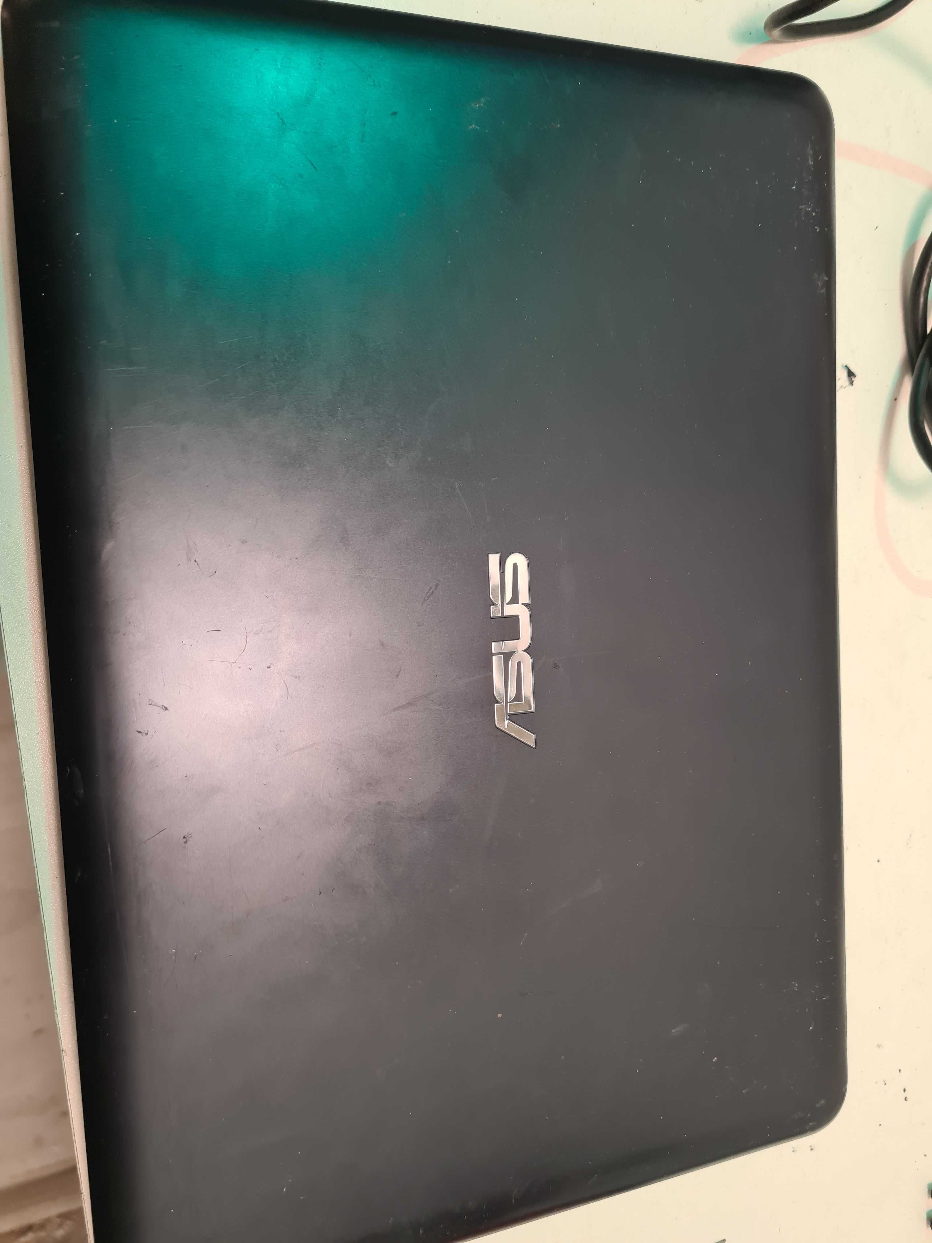 Defect Laptop Asus E402N usb tip C