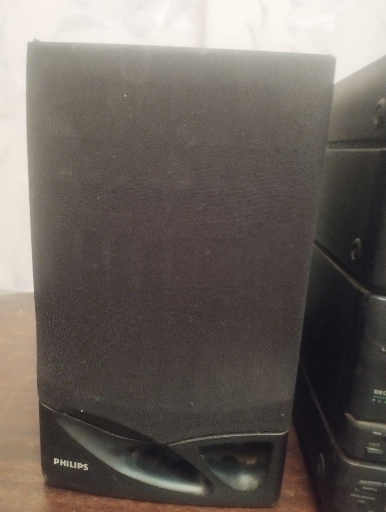 Музыкальный центр  фирмы  Philips