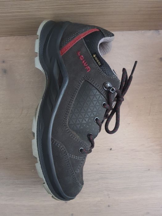 Lowa Goretex marimea 37