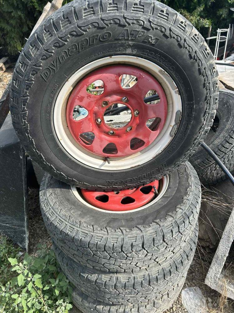 Продавам гуми за джип