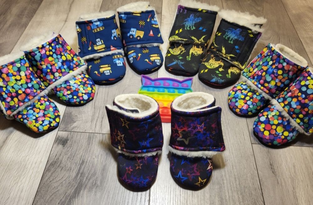 Botoșei babywearing cu lână în interior